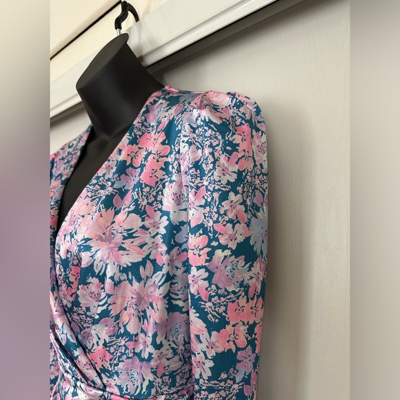 Guess All Over Floral Print Mini Dress Size Small - Picture 2 of 16